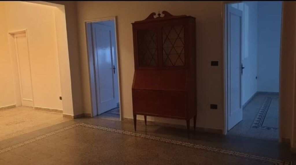 Ofrohet me Qira Ambient Biznesi pranë Gjykatës!
