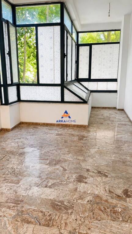 LOCALE COMMERCIALE IN AFFITTO 50M2 "VASIL SHANTO" 80.000 LEKE