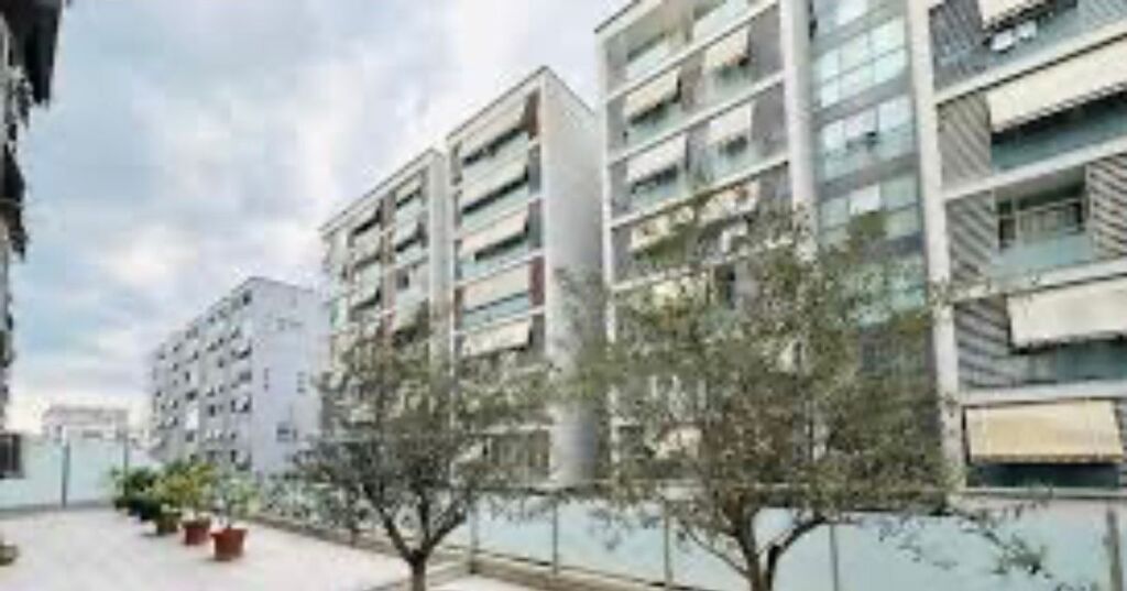 Apartment 2+1+2 at Komuna e Parisit