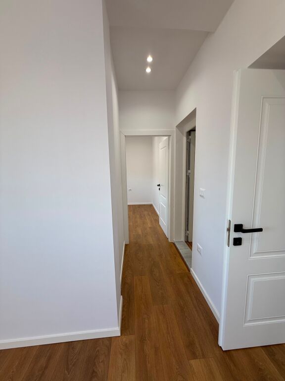 SHITET APARTAMENT 1+1 – SHKOLLA E KUQE