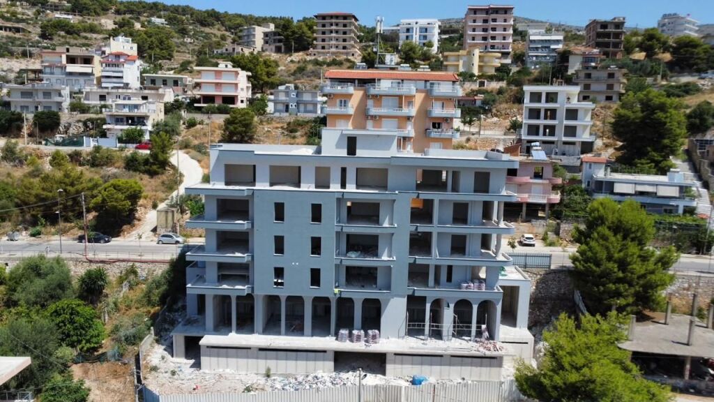 Apartament me dy dhoma gjumi për shitje në Sarandë