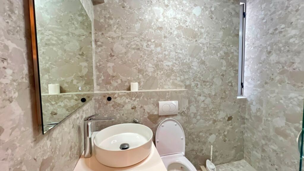🏠Me Qera: 1+1 Akull i Ri✨️ - 📍Ali Demi (Prane Maternitetit te Ri) - 45,000 Leke/Muaj - Pallat I Ri - K.2 - Sp.55m² || Komoditet dhe Akses Maksimal