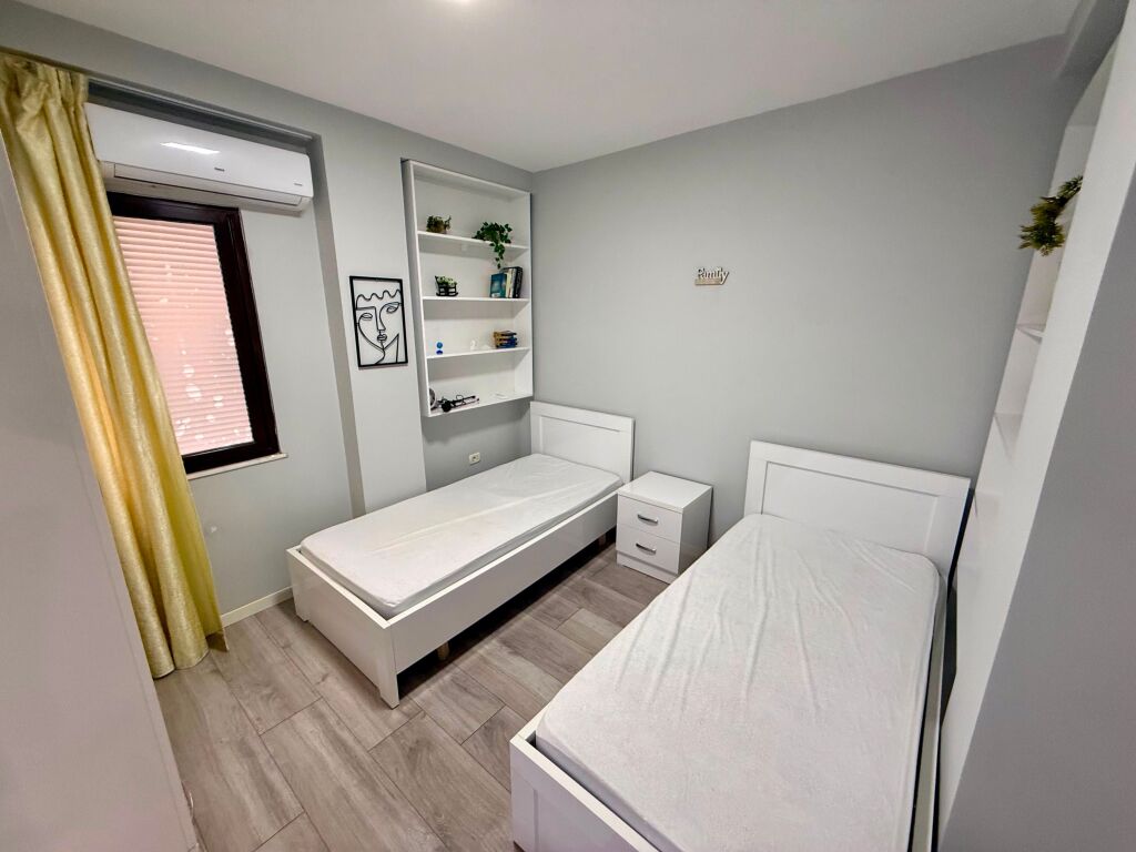 📣 SUPER AFFITTO Appartamento 2+1 📍 Pane 21-Dicembre 🛣️ Via “Frosina Plaku” ✨   🏢 Edificio Con Ascensore 🪜5° Piano 🛋️ Completamente Arredato   💶 Prezzo 80.000 Lek/Mese