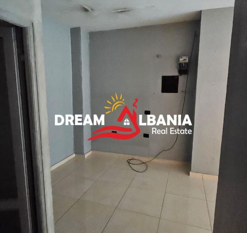 Business premises for rent on Bardhyl Street near EHW ( 42711188 )