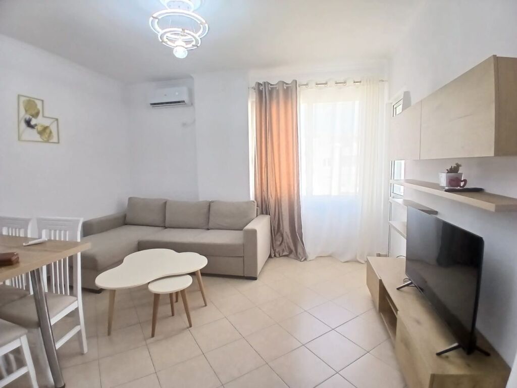 Shitet Apartament 1+1+1 Ballkon