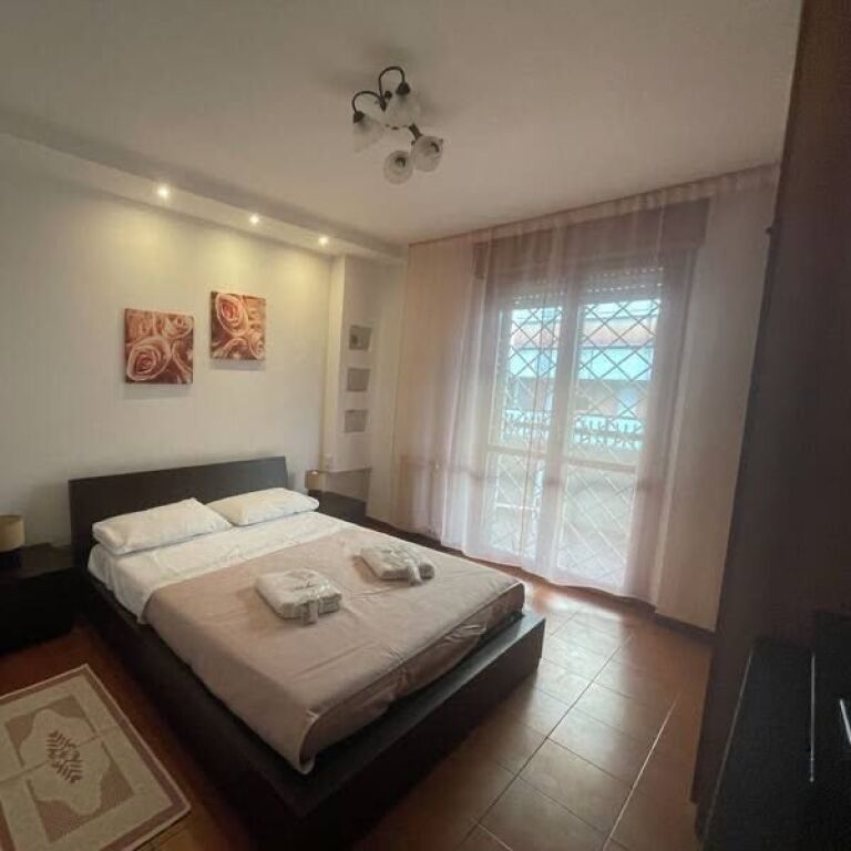 Ish Ekspozita, jepet me qera apartament 2+1+2.