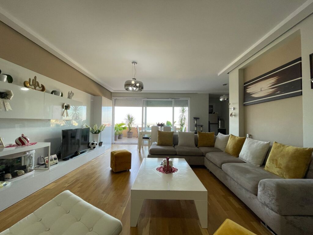 🌿 LUSSO, SPAZIO E VISTA PANORAMICA! 🏡Vendesi Super Appartamento 3+1+2 presso il Giardino Botanico – Tirana