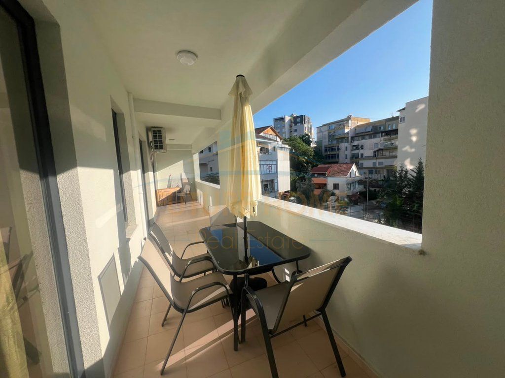 Appartamento 2+1+2 in affitto, Rruga e Dibres 750 €    75,000 Lekë
