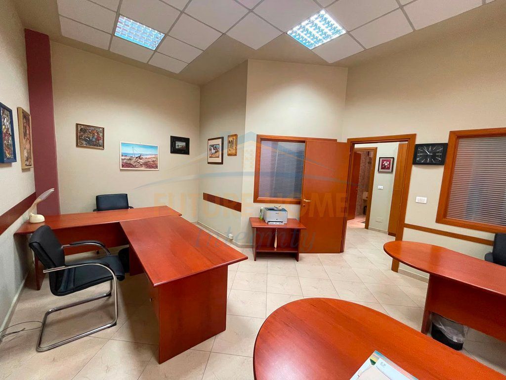 Affitto, Locale Commerciale, Myslym Shyri, Tirana.
