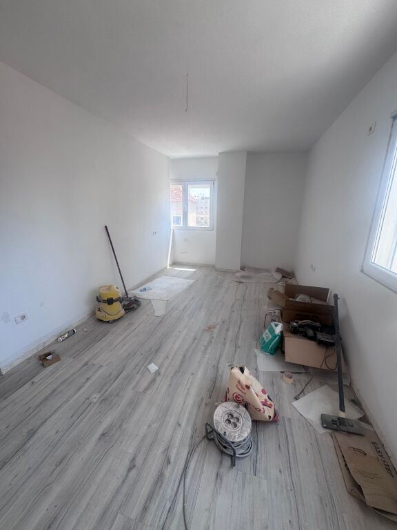 🏡 Shitet Apartament 2+1 + Ballkon – Pazari i Ri