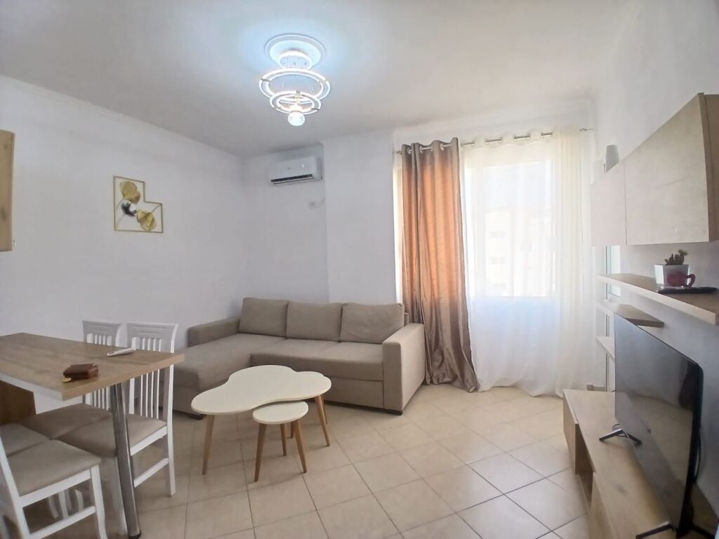 Shitet Apartament 1+1+1 Ballkon