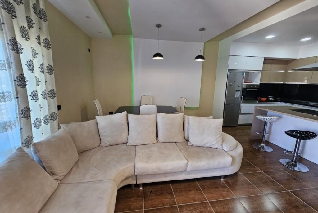 Tek Kamelia, Golem, Shitet Apartament 1+1 Me Mundësi Ndarjeje në 2+1!