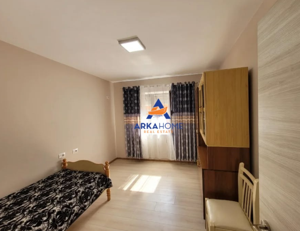 JEPET APARTAMENT ME QERA 2+1 "MYSLYM SHYRI" 650 EURO