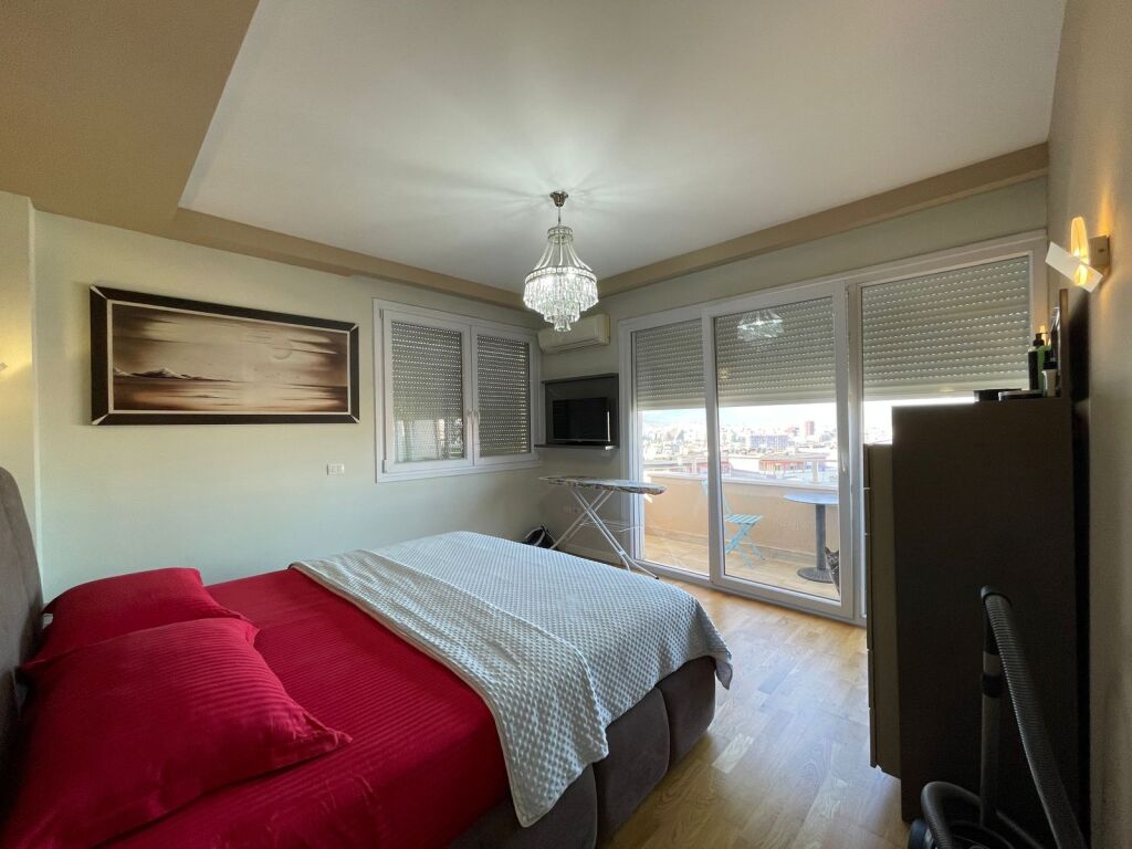 🌿 LUSSO, SPAZIO E VISTA PANORAMICA! 🏡Vendesi Super Appartamento 3+1+2 presso il Giardino Botanico – Tirana