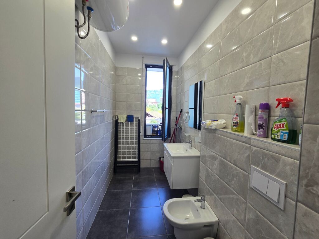 Apartament 2+1+2 Ballkon Me Qira Ne Kompleks Rezidencial | Perballe UET