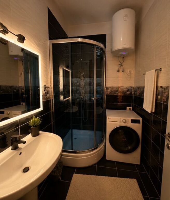 Komuna e Parisit, jepet me qera apartament 2+1!