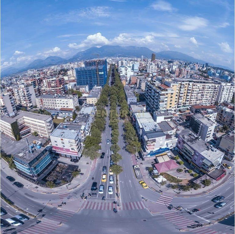 Locale Commerciale in Vendita – Via "Kongresi i Lushnjës"