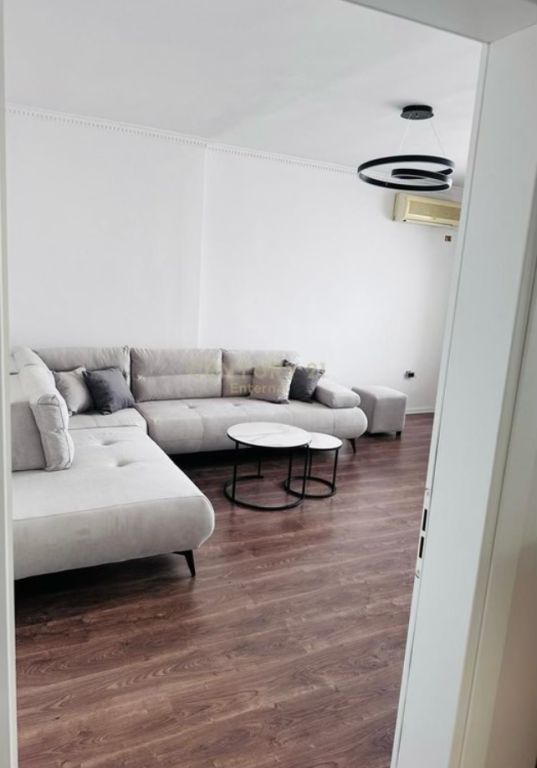 Appartamento 1+1 in Affitto in Via Durresit