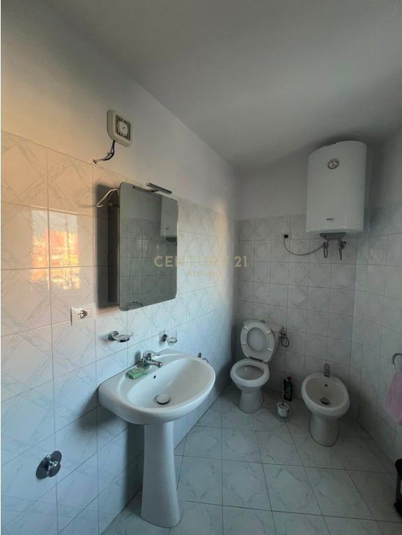 JEPET ME QIRA APARTAMENT 2+1 ME 2 BALLKONE PRANË SHKOLLËS SË BALETIT – RRUGA E ELBASANIT!!