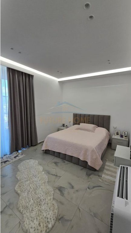 Shitet, Apartament 2+1+2 + Garazh, Sauk