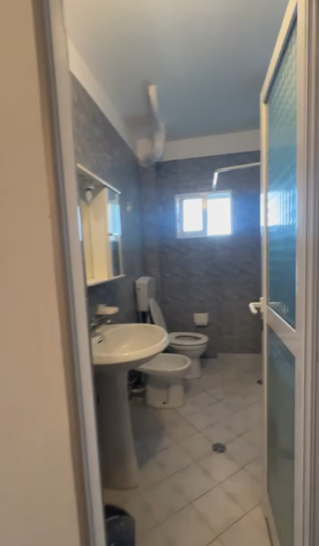 Shitet Apartament 1+1 pranë Stadiumit, Lagjja 18 – Durrës