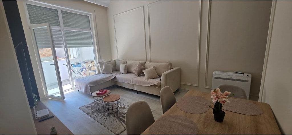 "Sheshi Skënderbej" – Ofrojmë për Qira Apartament 2+1 Modern! - 1200 Euro/Bruto!
