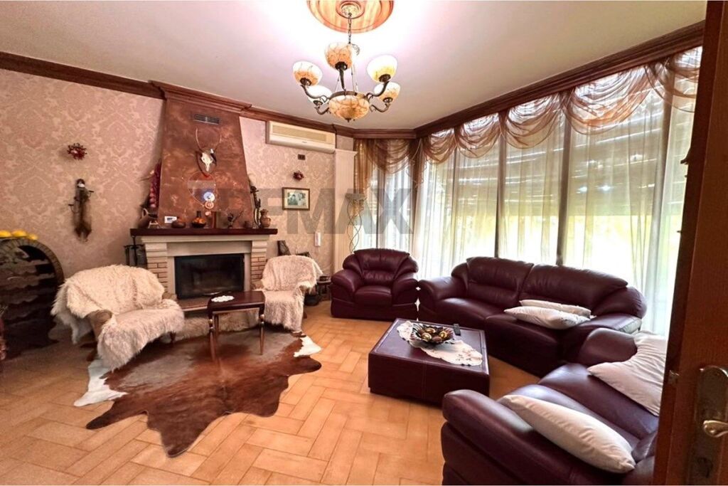 Vilë - Për Qira - Qesarak, Tiranë(ID: 530471003-525)