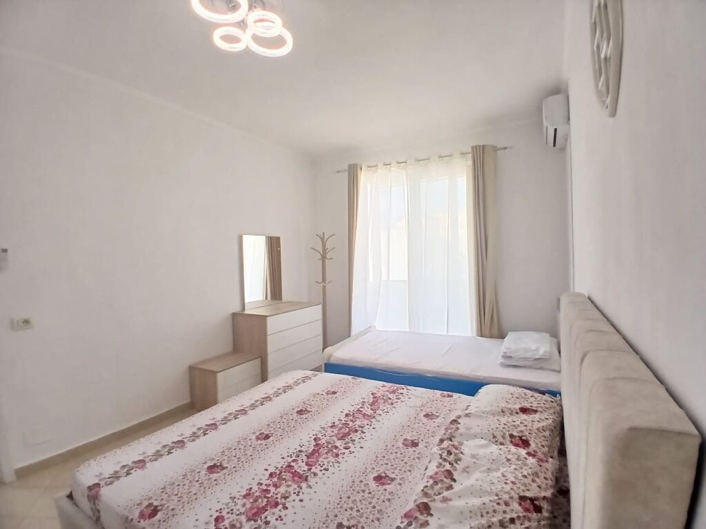 Shitet Apartament 1+1+1 Ballkon