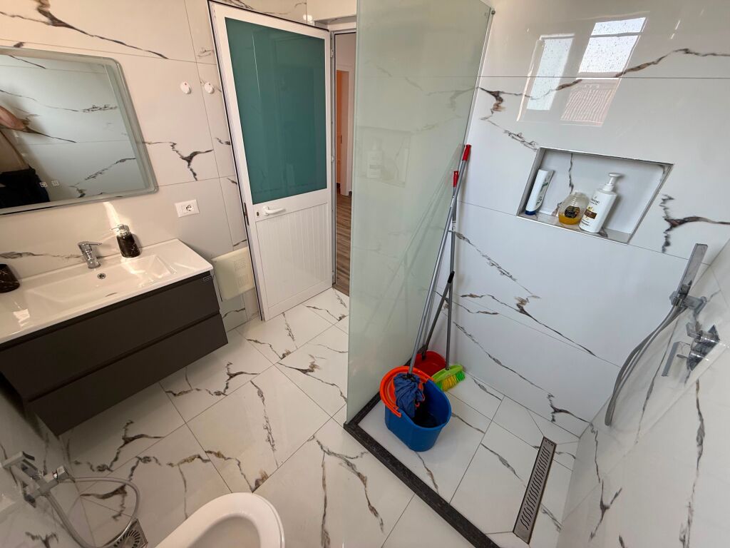 🏡 Jepet me qira pjesë vile 2+1 📍 Pranë Casa Italia, tek Pallatet e Verdha