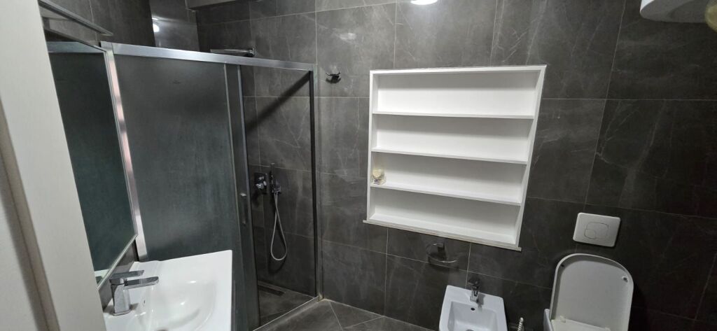 Jepet me qera apartament 2+1 ne Vasil Shanto
