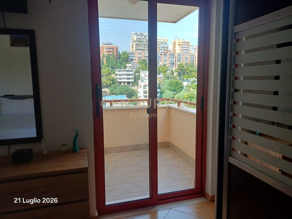 Vendiamo Appartamento 2+1+2+3 balconi nel Quartiere N. 1, Durrës