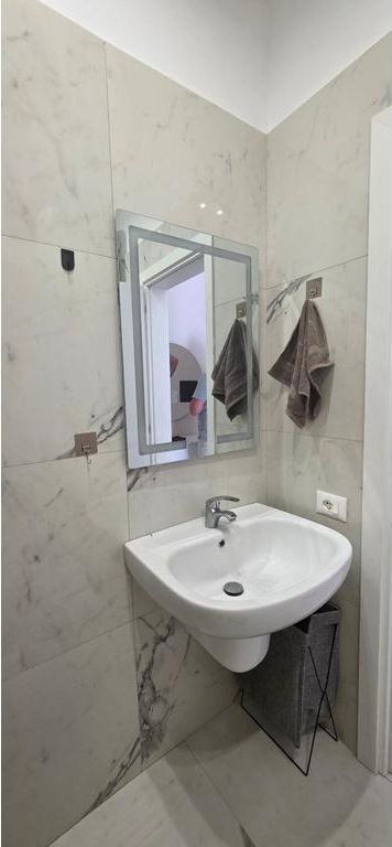 📍 Piazza Skenderbej ✨ Appartamento 2+1 Moderno 1.100 € /Mese