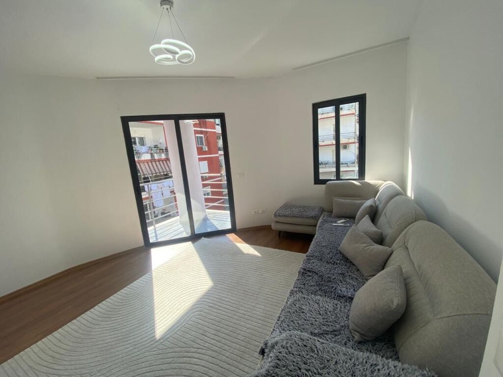 FRESK APARTAMENT 2+1 PER QERA!