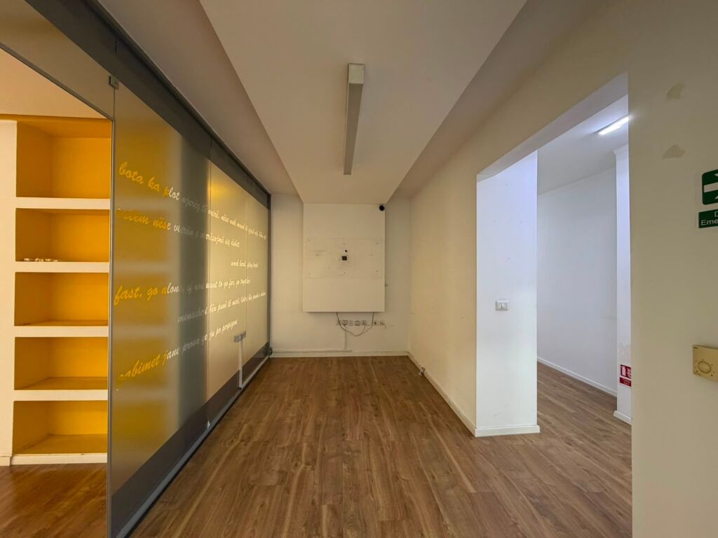 Locale commerciale in affitto, Bllok
