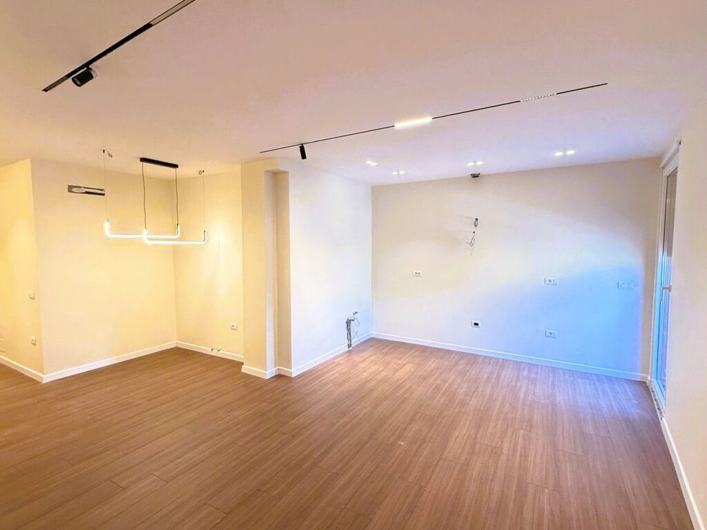 🏡 SHITET APARTAMENT 2+1 – BULEVARDI ZHAN D'ARK