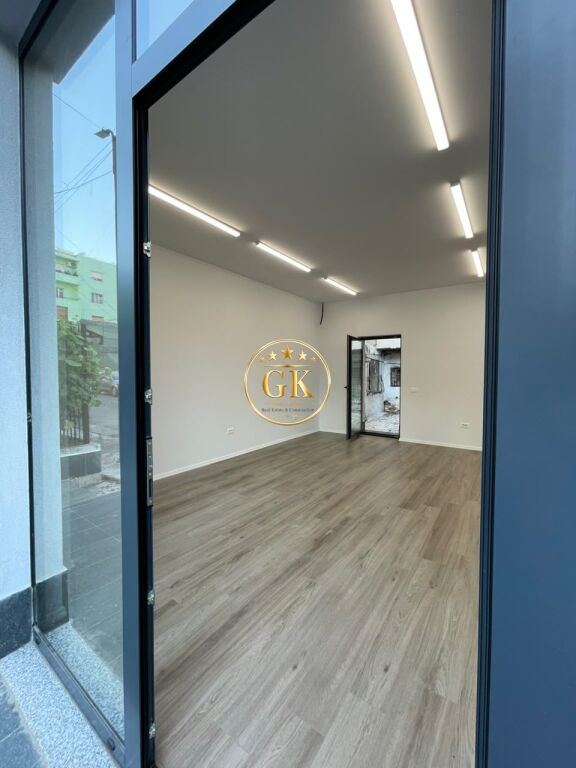 🏢 LOCALE COMMERCIALE IN VENDITA – MUSEO, DURRËS