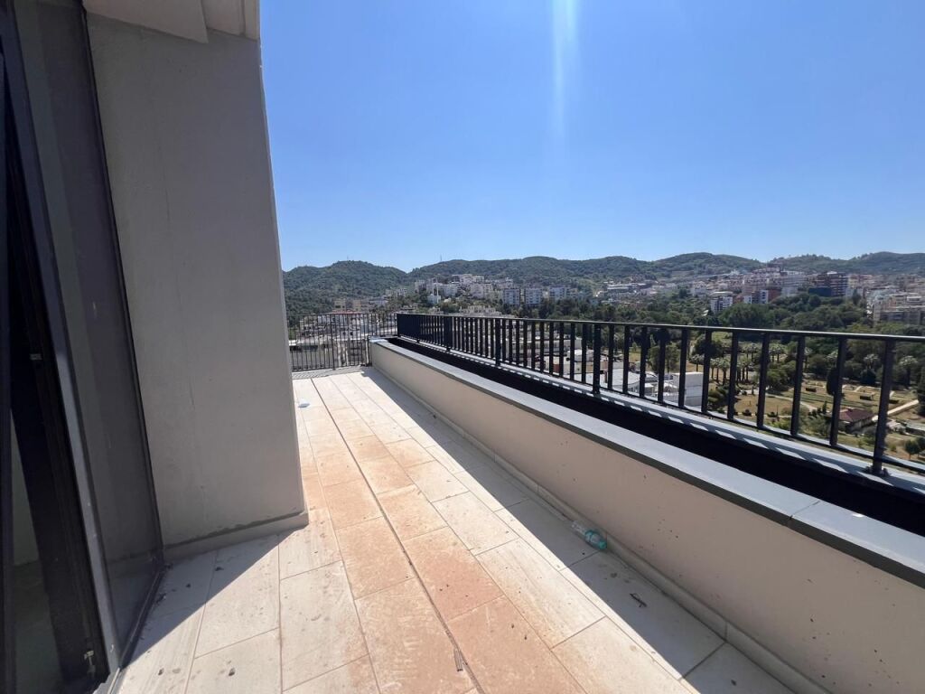 VENDESI APPARTAMENTO 2+1+2 IN LAKE VIEW 3700 EURO/M2