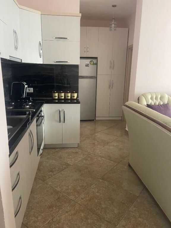 Apartment 1+1 for sale – Shkëmbi i Kavajës, near Hotel Koloseu  📍 Just a few steps from the beach  ▪️ Area: 59 m² ▪️ Typology: 1+1 ▪️ Floor: 2 with elevator ▪️ Furnished, ready to live in ▪️ Layout: living room + kitchen, 1 bedroom, bathroom and balcony  Located in a highly sought-after area, with easy access to the beach, restaurants, and all services.  💶 Price: 82 million lek  (slightly negotiable)