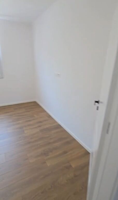 Shitet Apartament 1+1  Rr Ndre Mjeda ( mbrapa qendres Condor dhe përballë Delijorgjit