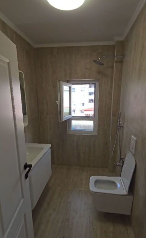 Shitet Apartament 1+1  Rr Ndre Mjeda ( mbrapa qendres Condor dhe përballë Delijorgjit