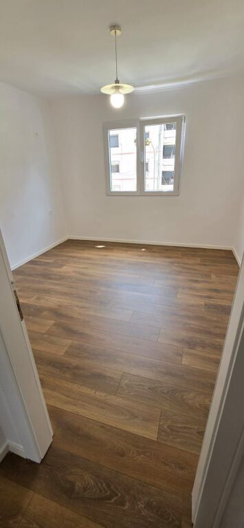 Shitet Apartament 1+1