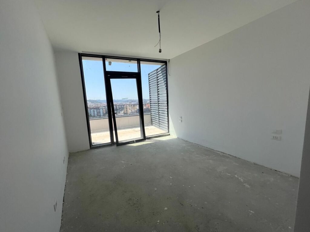 VENDESI APPARTAMENTO 2+1+2 IN LAKE VIEW 3700 EURO/M2
