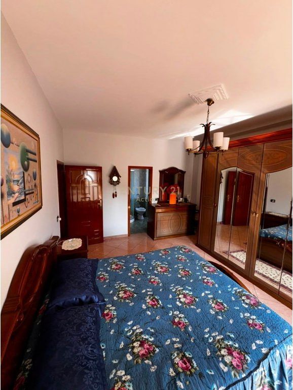 Apartment 2+1+2 with 3 balconies for rent – Kavaja Street
