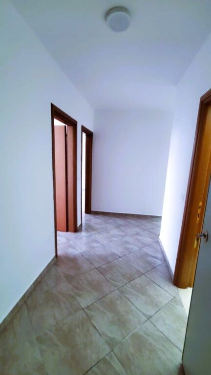  **Shitet Apartament 2+1 me Pamje nga Deti – Qendra e Sarandës** 🌊
