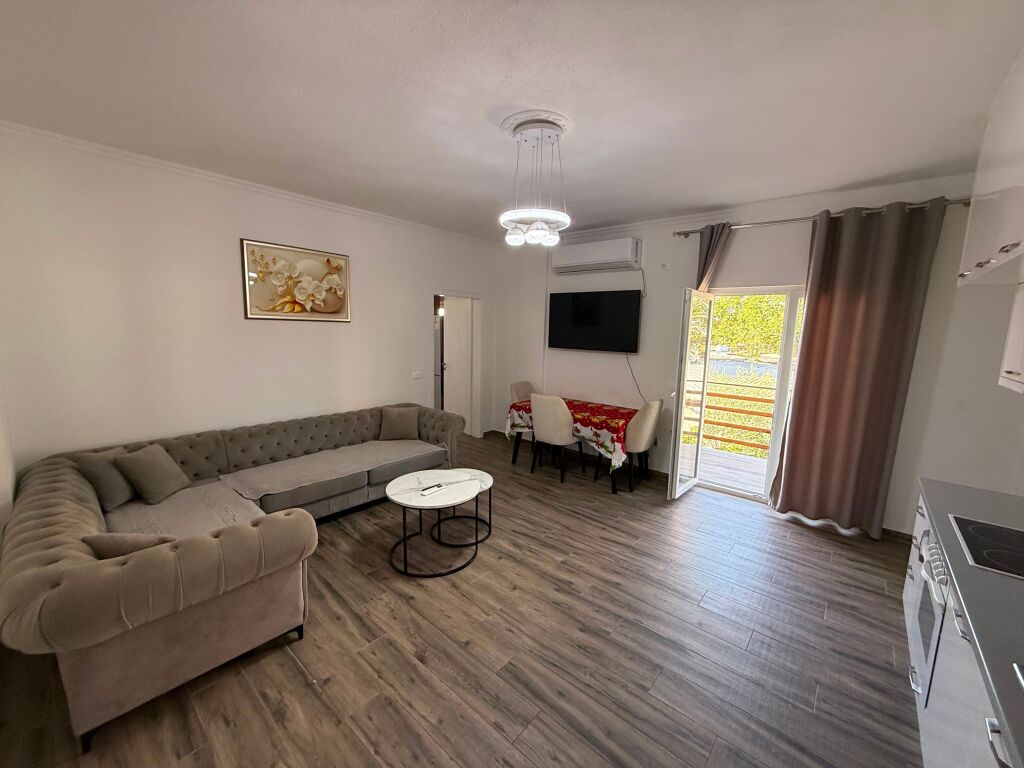 Affittasi parte di villa 2+1 📍 Vicino a Casa Italia, presso i Palazzi Gialli