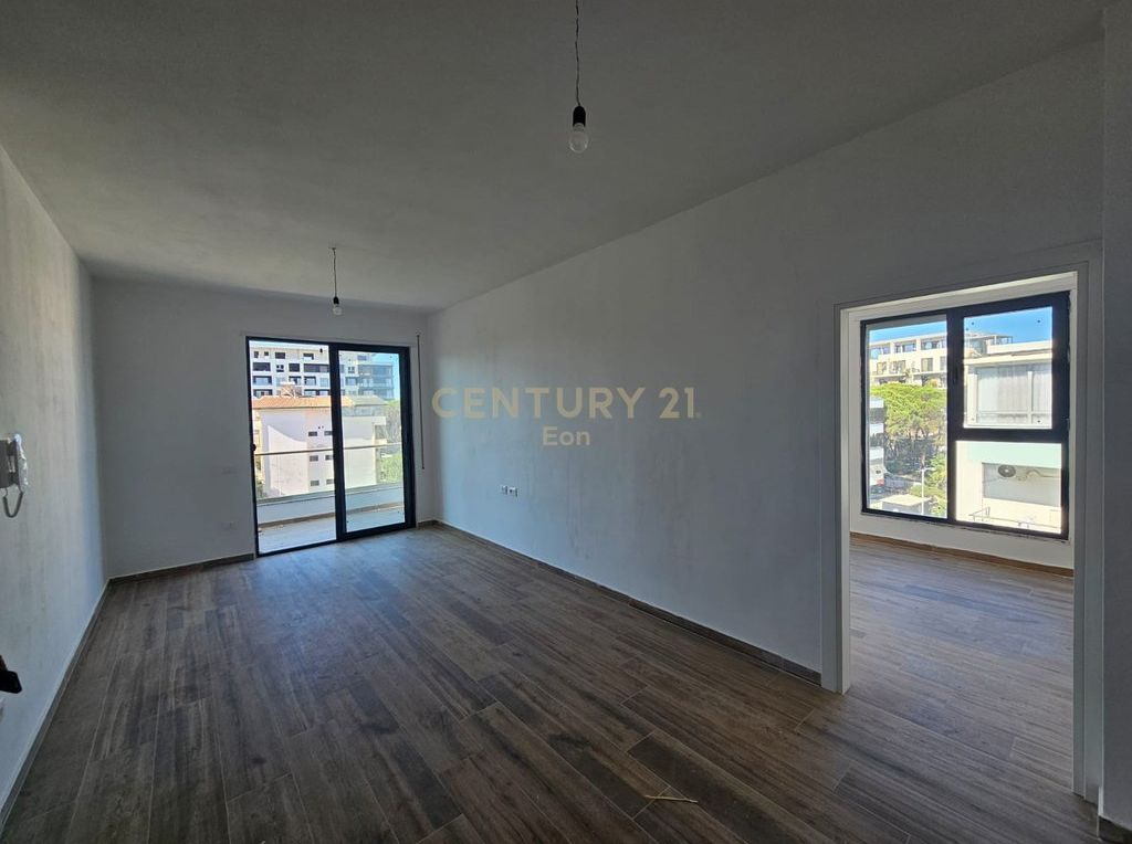 SHITET APARTAMENT NE GOLEM TE HOTEL GRIND 1+1 VETEM 50 METRA LARG DETIT !