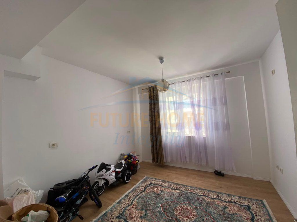 Shitet, Apartament 2+1, Fresku, Tiranë. AL72132