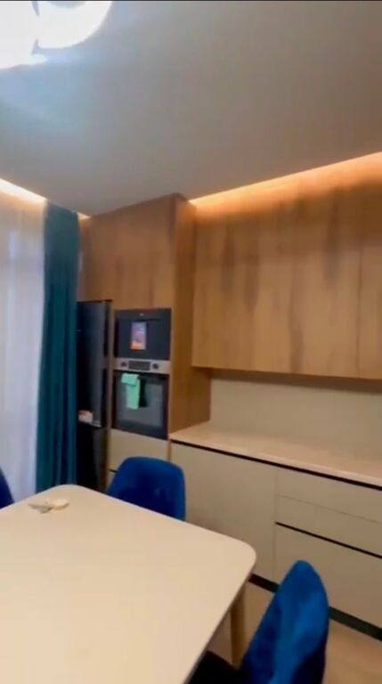 Shitet Apartament 3+1