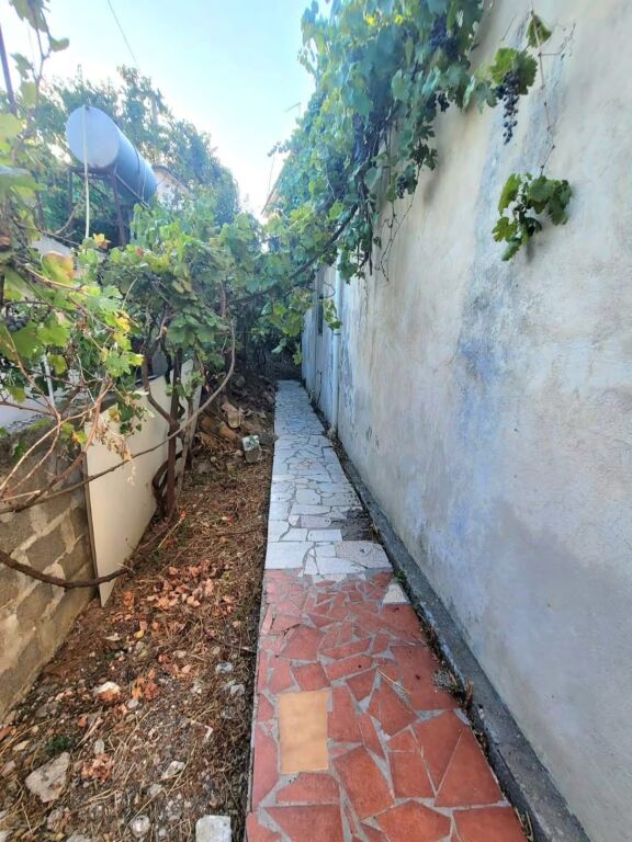 🏡 Shitet shtëpi private, vetëm 300 m nga qendra e Kavajës