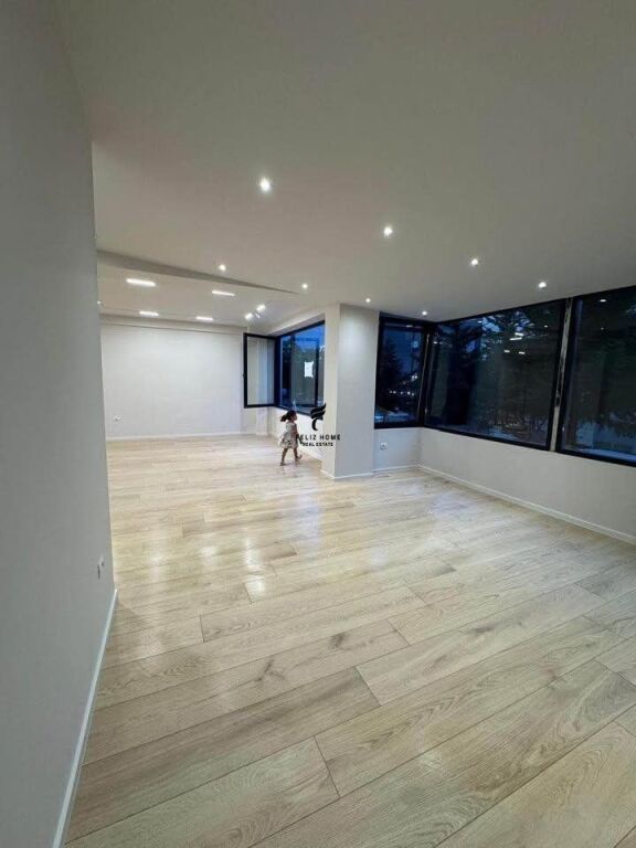 OFFICE FOR RENT 80 M2 PORCELAIN 80,000 LEKE FH-84974